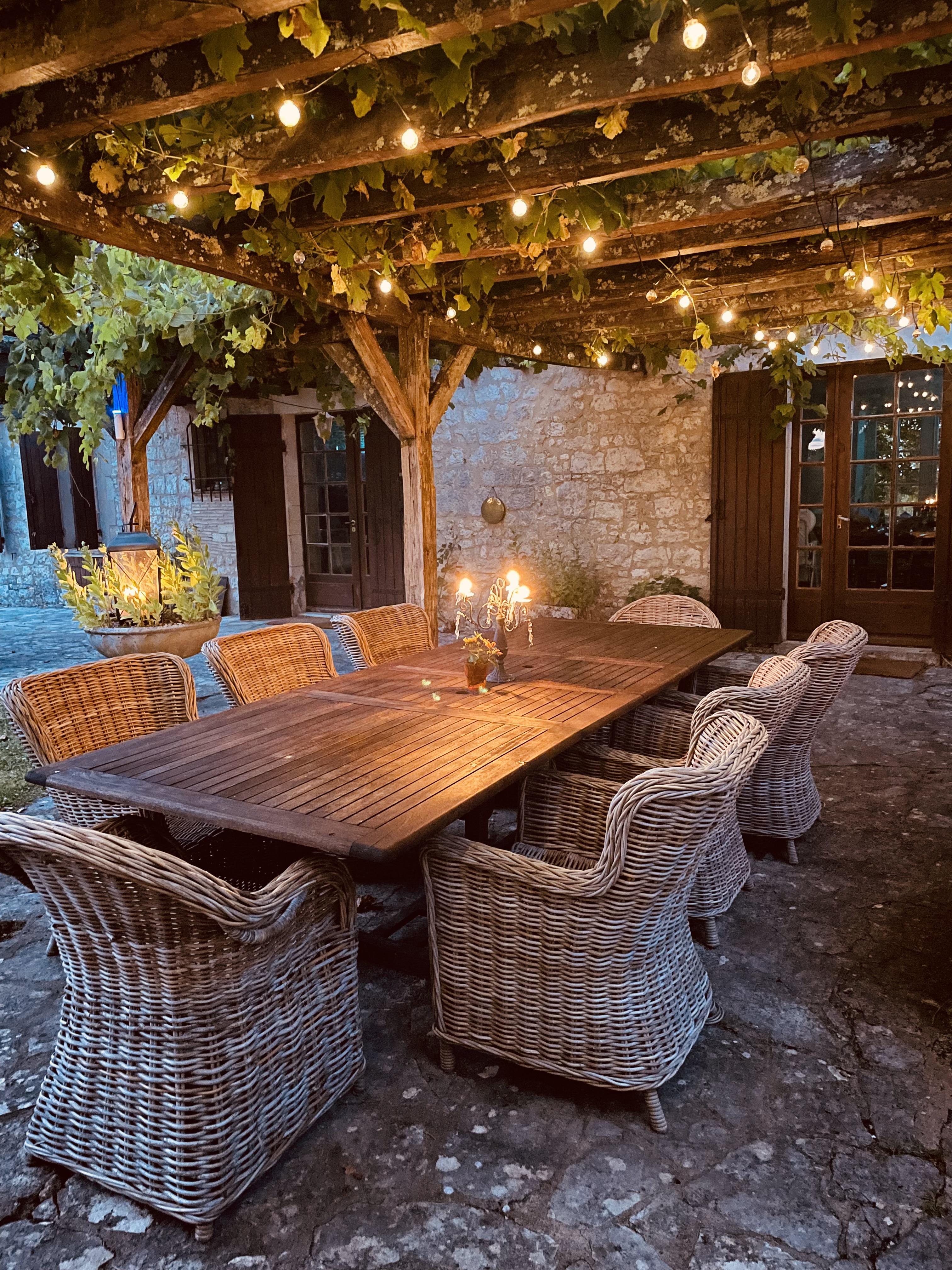 Maison du Seigneur — pergola at blue hour